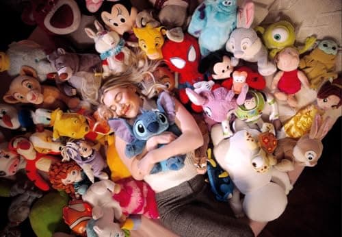 Disney Store Offizielles Grogu Kleines Kuscheltier, Star Wars: The Mandalorian, 25 cm, Plüschfigur mit Gestickten Details – Bild 4