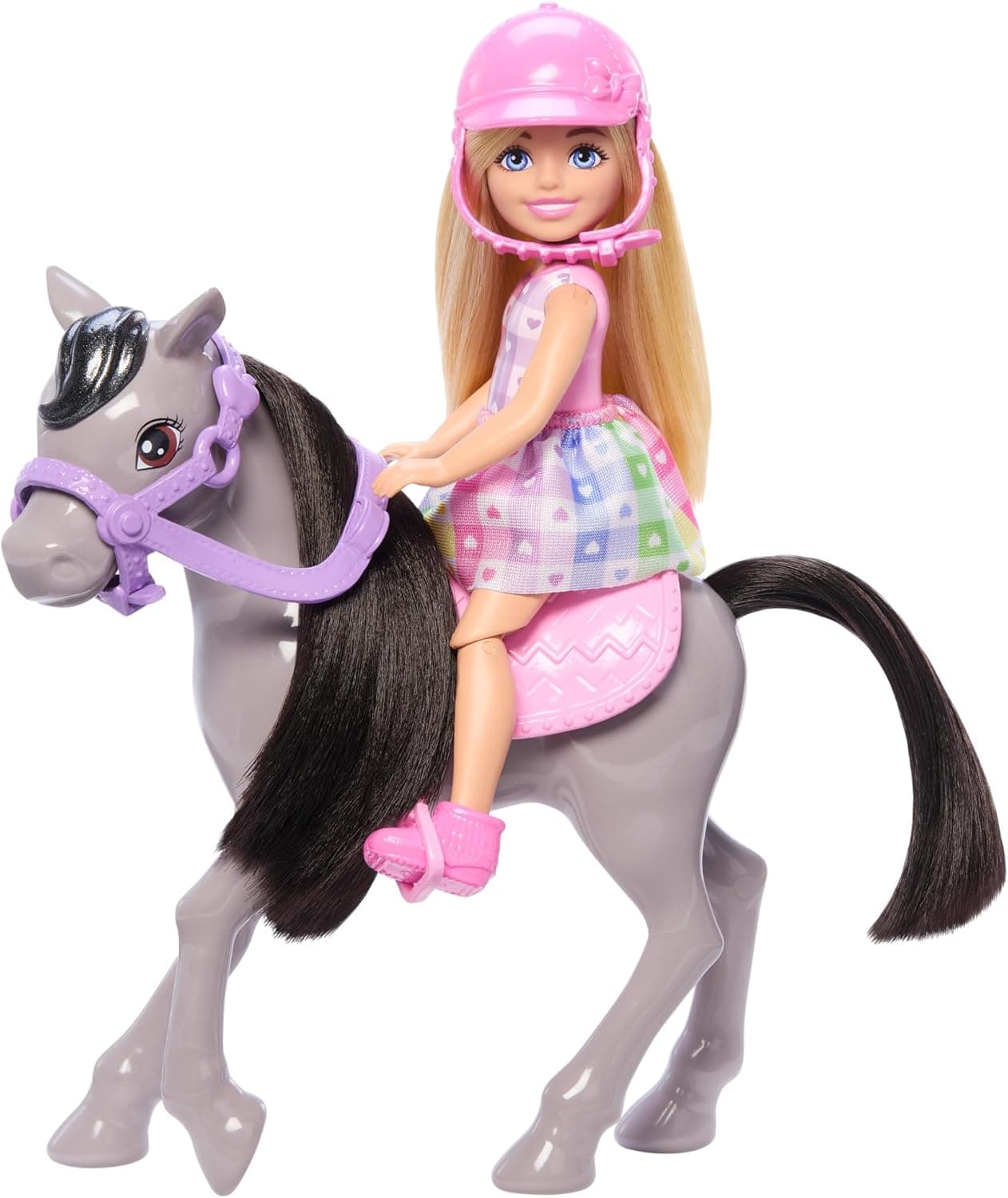 Barbie Chelsea und Pony Puppe und Pony - Aufsatteln zur Spielzeit für sicheres Sitzen auf dem Pferd, rosa Sattel und Steigbügeln, inklusive Helm und süßem Karo-Kleid, für Kinder ab 3 Jahren
