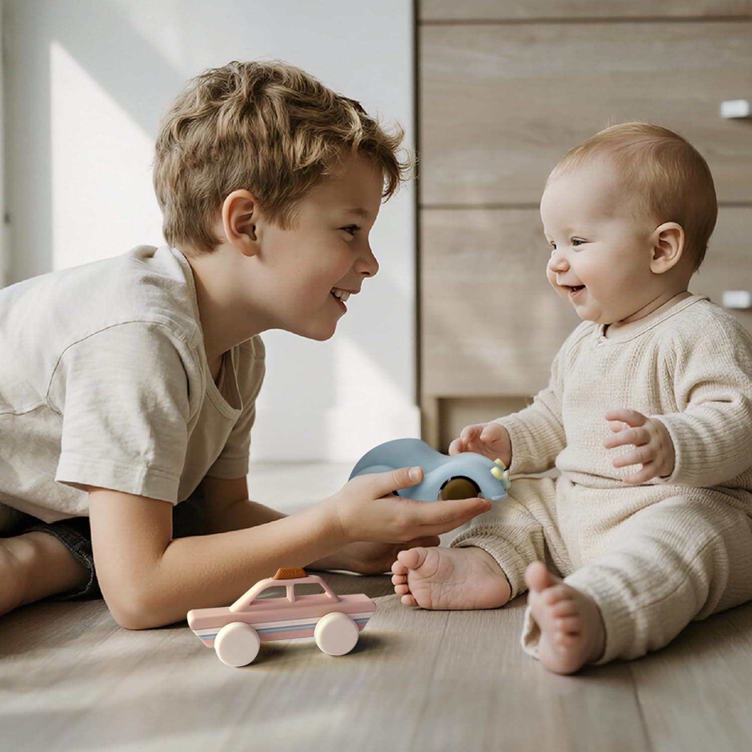 Moonkie Roll & Go Auto Spielzeug Set, 3er Pack, Silikon Spielzeugautos, Beißring Baby, Kinderspielzeug – Bild 2